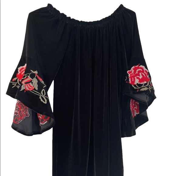 Dresses & Skirts - Off shoulder black tunic velvet size Large